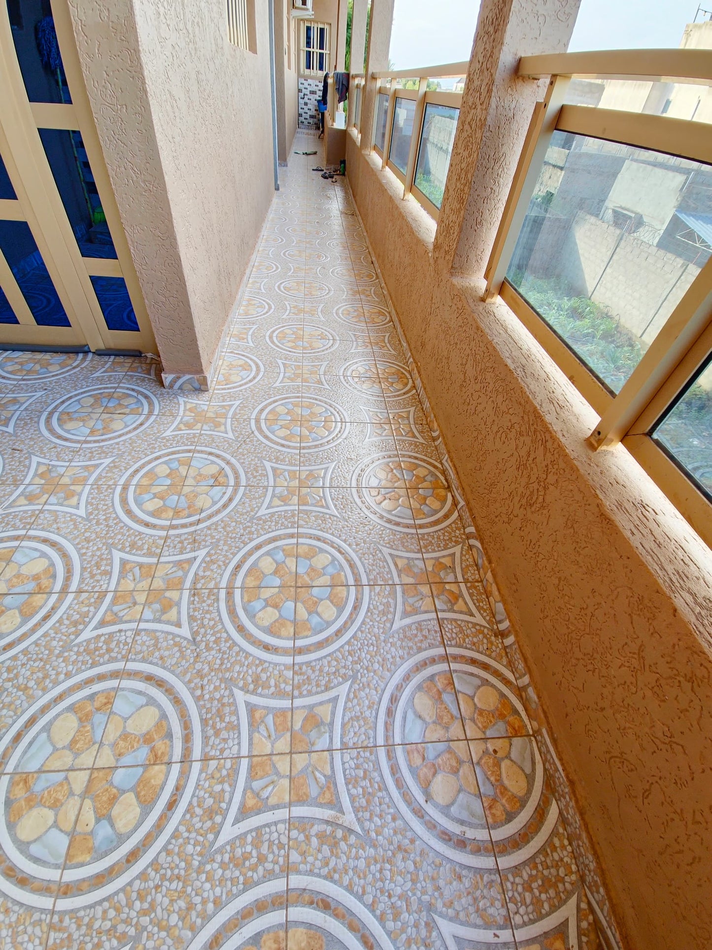 IMMEUBLE DE 16 PIÈCES À VENDRE À AGOÈ LOGOPÉ