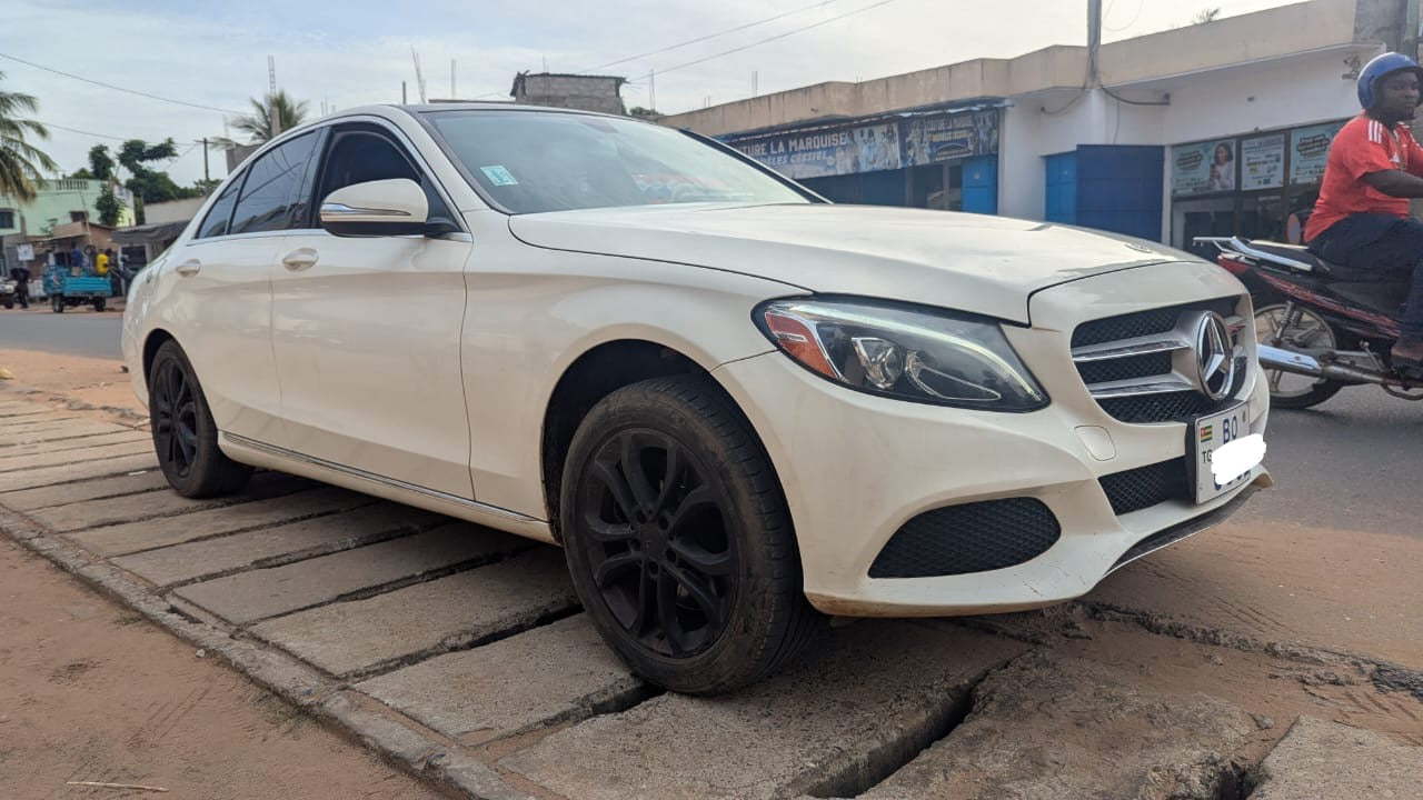 MERCEDES BENZ C300 2015