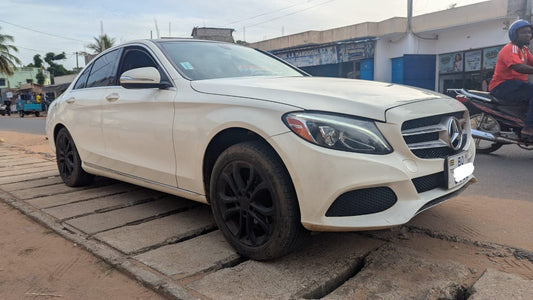 MERCEDES BENZ C300 2015