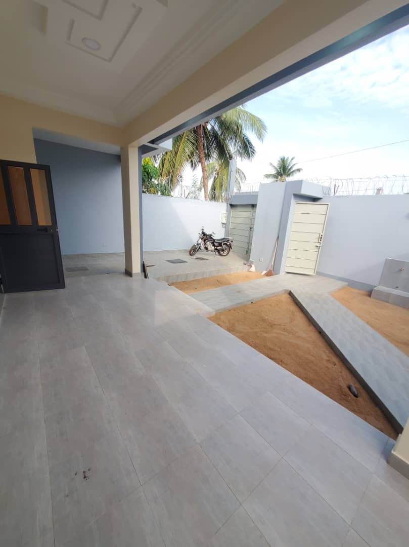 LOMÉ – ADIDOGOMÉ SAGBADO – VILLA 4 PIÈCES À VENDRE