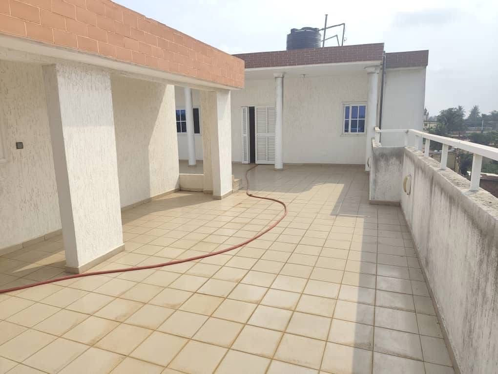 UNE VILLA À VENDRE À AGOÈ ASSIYÉYÉ