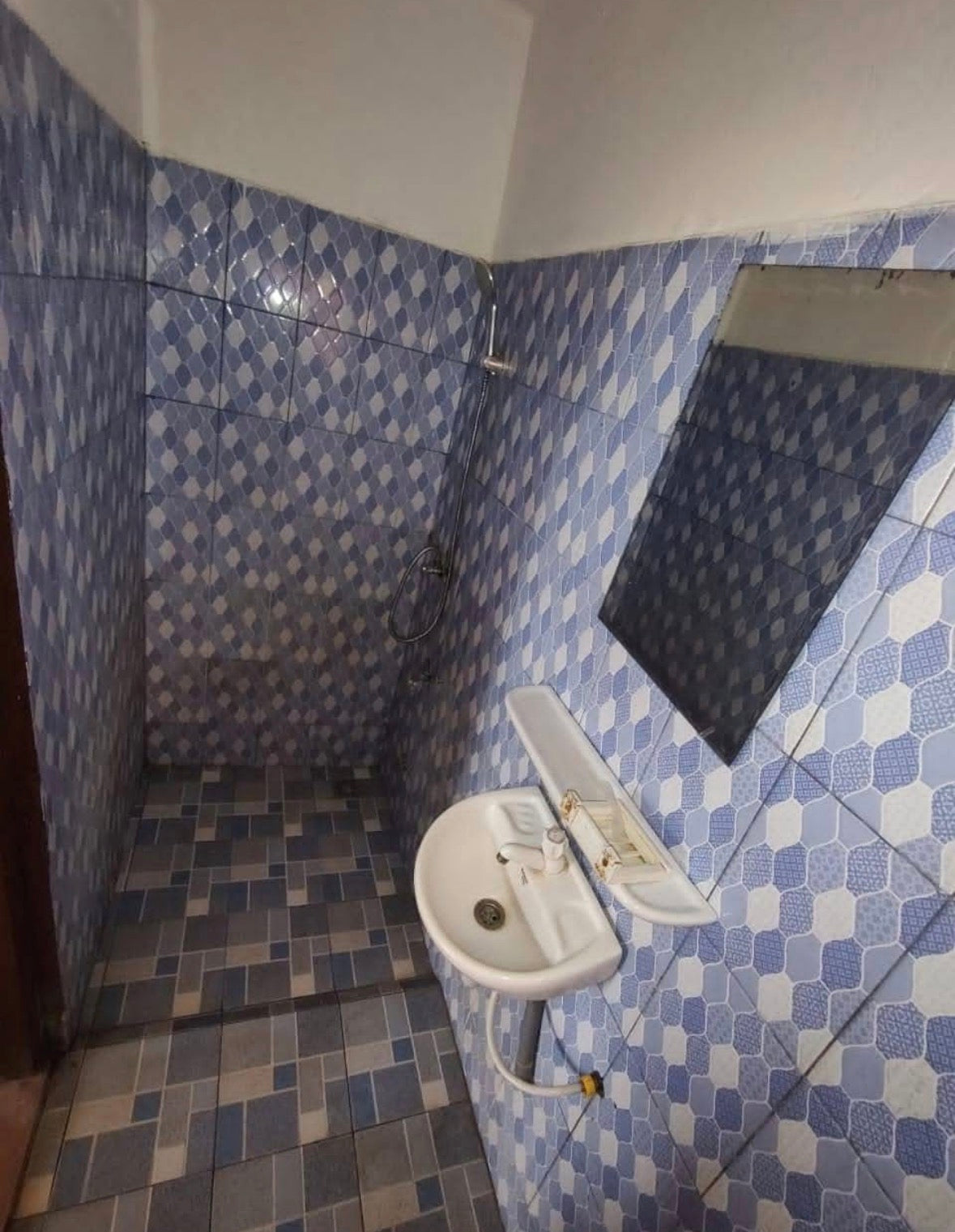 MAGNIFIQUE VILLA A VENDRE Zanguéra,150m du goudron