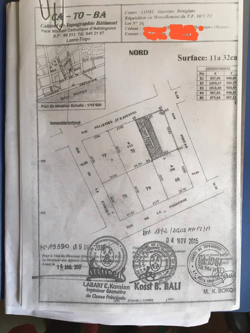 TERRAIN À VENDRE AU GRAND MARCHÉ DE LOMÉ / HOLLANDO – 2 LOTS ANGLE DE RUE