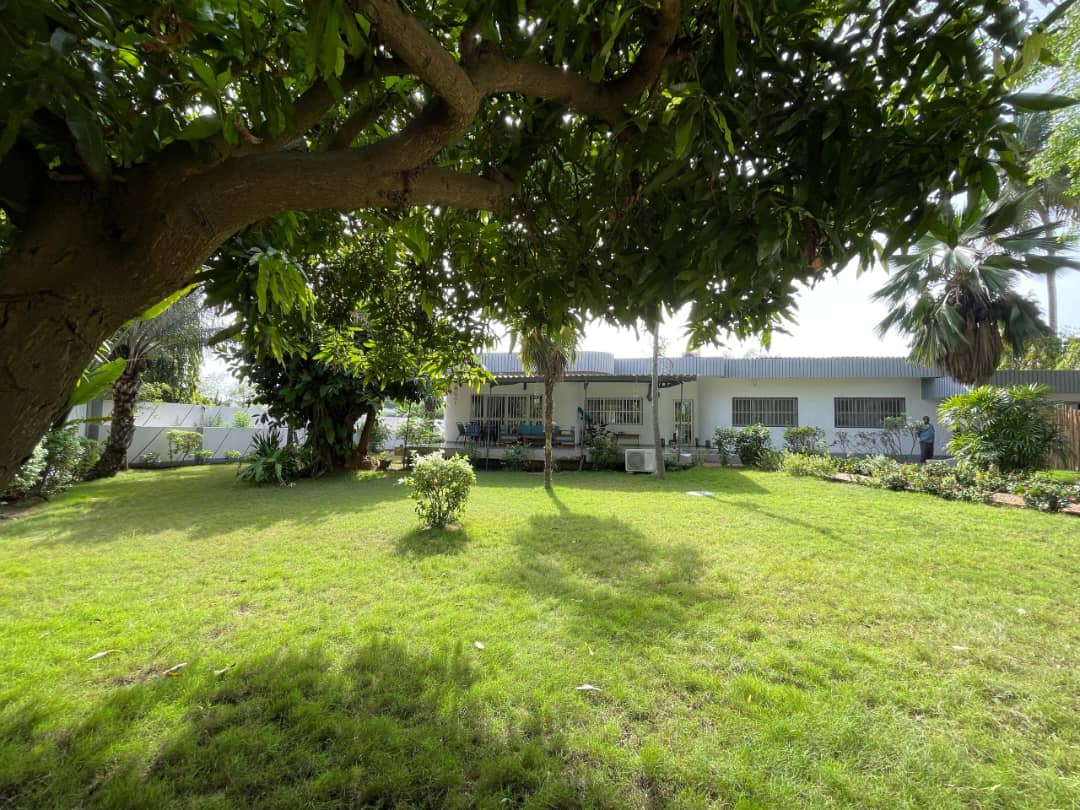 UNE MAISON À VENDRE À LA CAISSE - 8 PIÈCES
