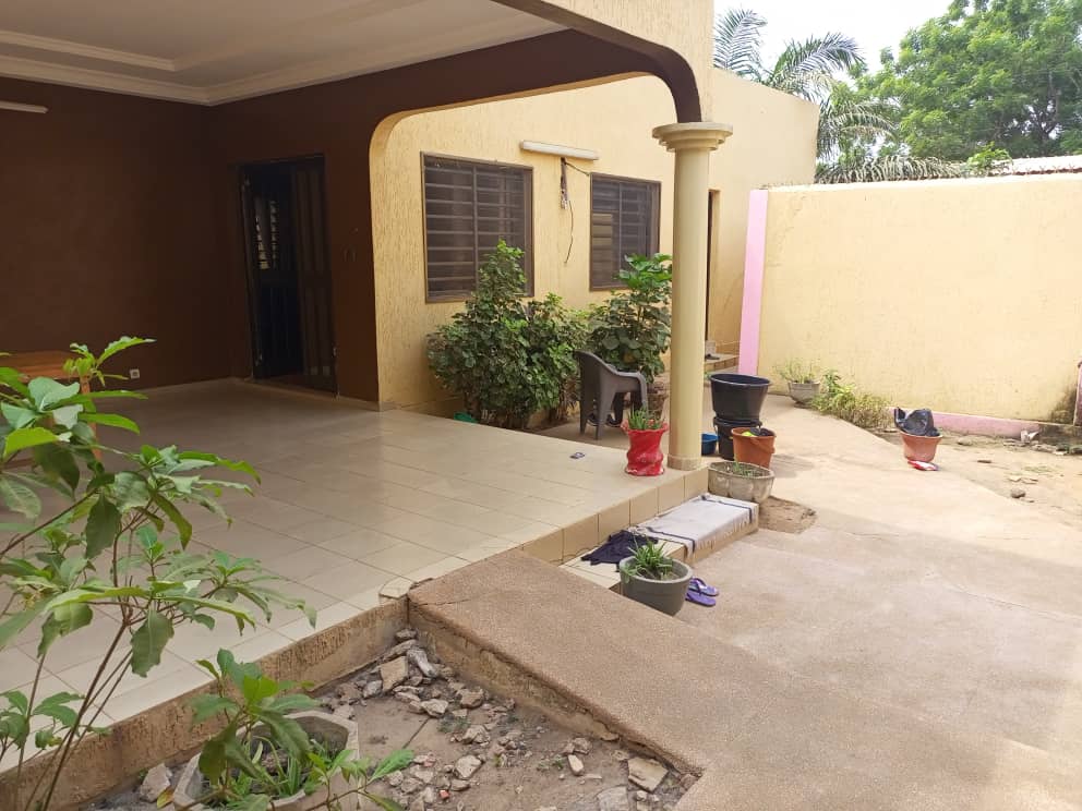 VILLA 6 PIÈCES À VENDRE À ADIDOGOMÉ GBOMAMÉ – 422 m² | TITRE FONCIER PERSONNEL