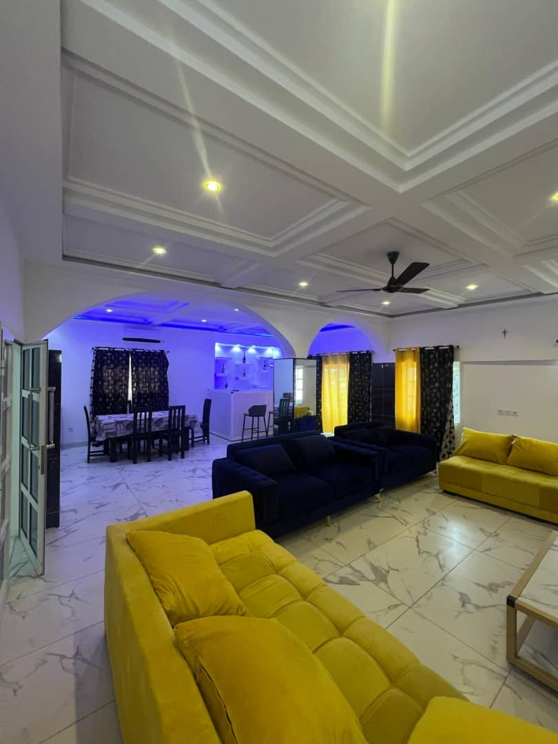 VILLA DUPLEX 5 CHAMBRES À VENDRE À DAGUÉ (200m DU GOUDRON)