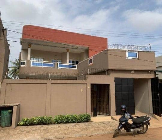 VILLA 5 PIÈCES À VENDRE À KÉGUÉ – 300 m² – NON LOIN DU STADE