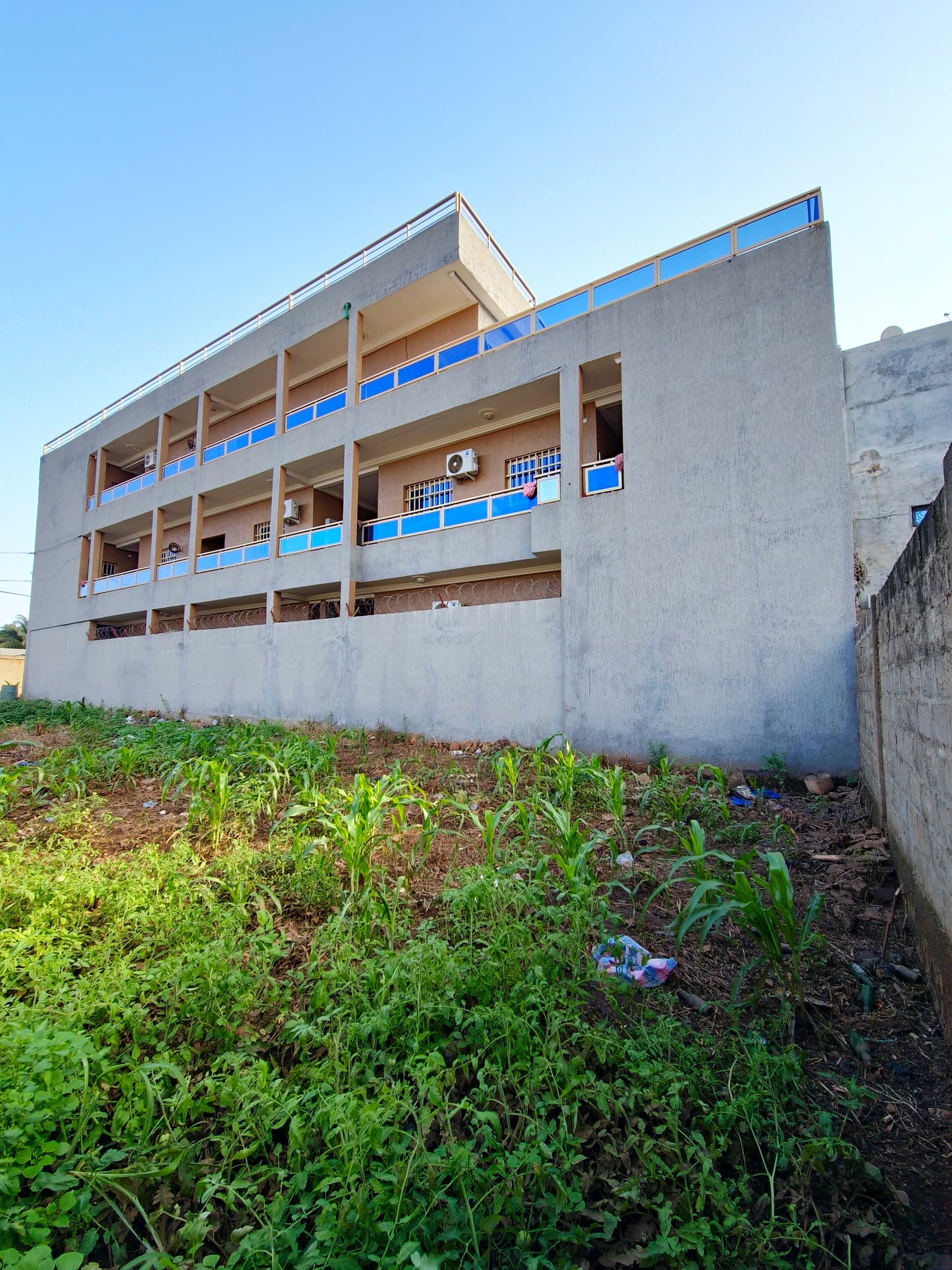 IMMEUBLE DE 16 PIÈCES À VENDRE À AGOÈ LOGOPÉ