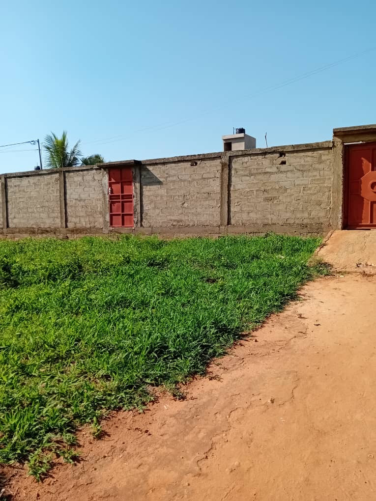 TERRAIN À VENDRE À DJAGBLÉ 200M DU GOUDRON