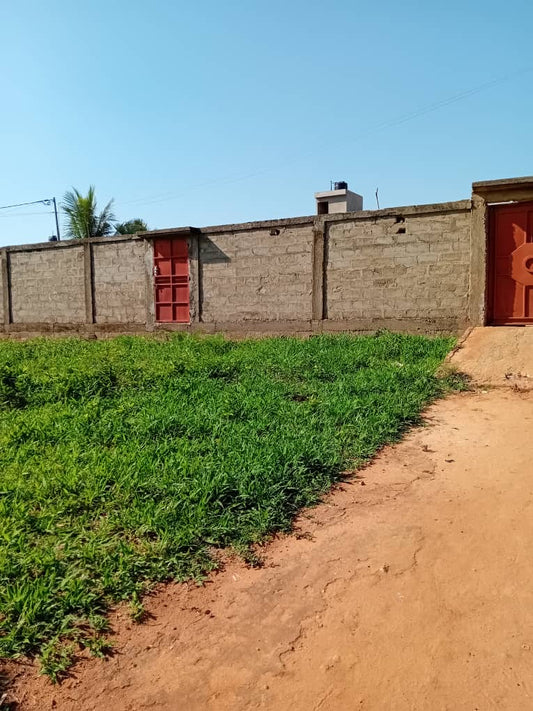 TERRAIN À VENDRE À DJAGBLÉ 200M DU GOUDRON