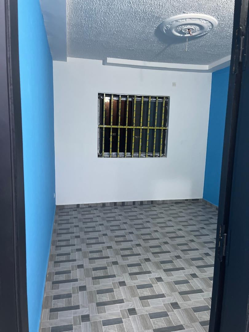 VILLA TRIPLEX DE 6 PIÈCES À VENDRE À AGOÈ BERNA-KOPÉ – 25 MILLIONS FCFA