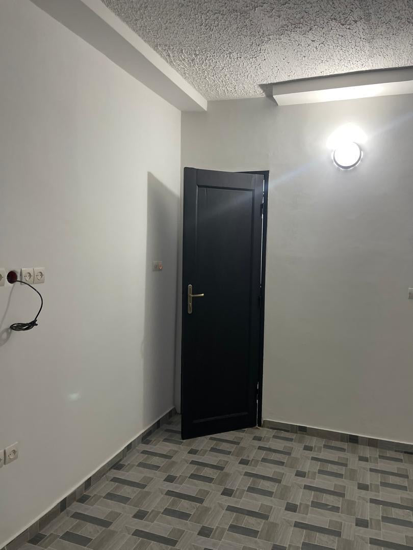 VILLA TRIPLEX DE 6 PIÈCES À VENDRE À AGOÈ BERNA-KOPÉ – 25 MILLIONS FCFA