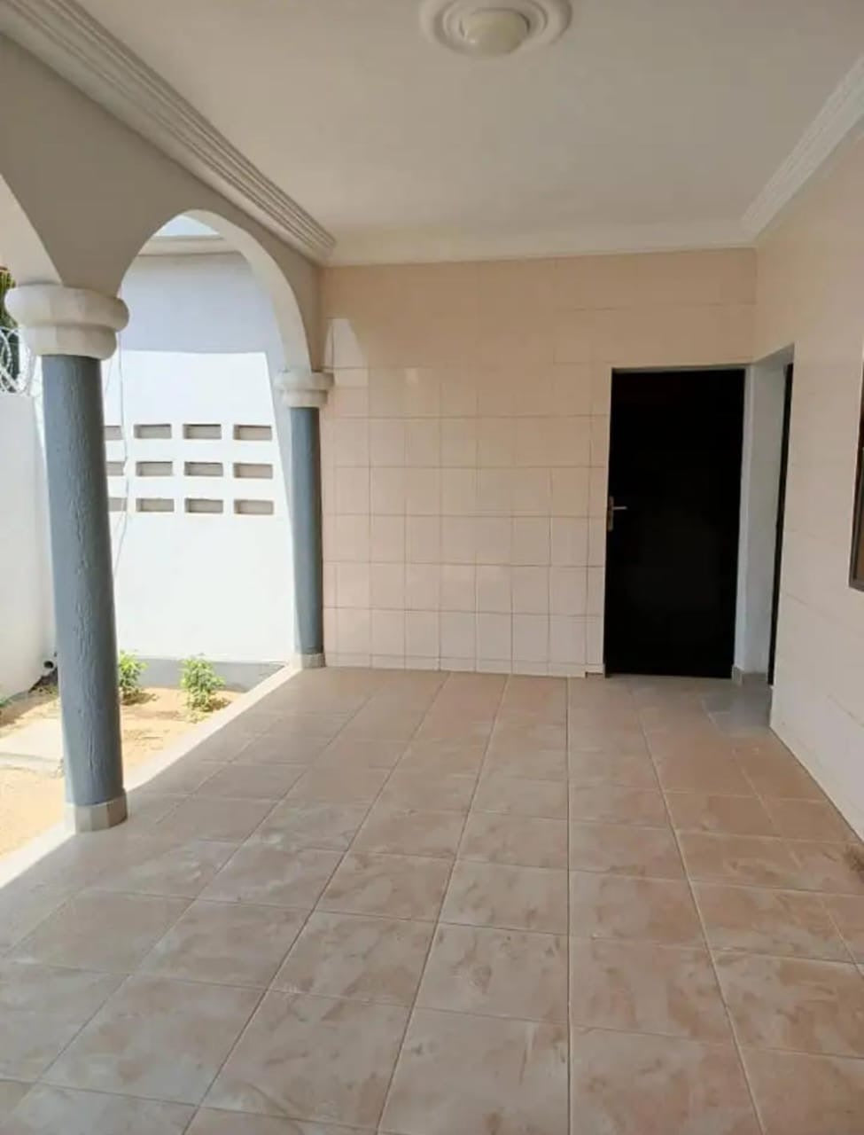 VILLA DE 4 CHAMBRES À VENDRE À  LOMÉ - AGOÈ SOGBOSSITO – 450M² ANGLE RUE