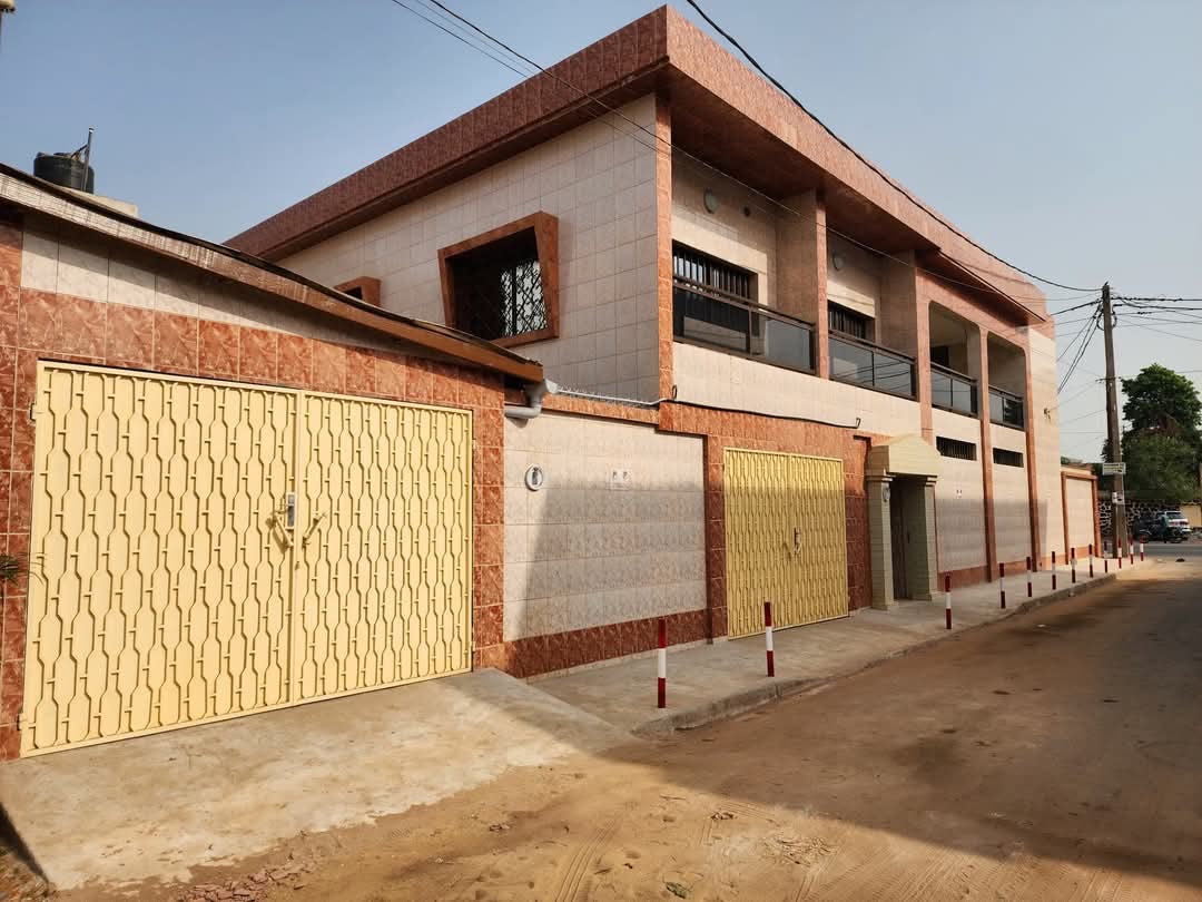 IMMEUBLE 7 PIÈCES À VENDRE À TOKOIN – 1 LOT | TITRE FONCIER