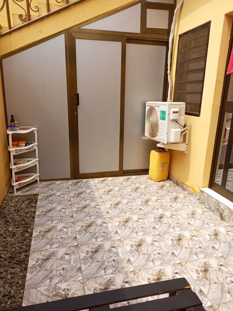 VILLA 6 PIÈCES À VENDRE À ADIDOGOMÉ GBOMAMÉ – 422 m² | TITRE FONCIER PERSONNEL