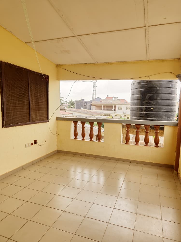 Villa R+1 à vendre à Totsi – 65 millions FCFA