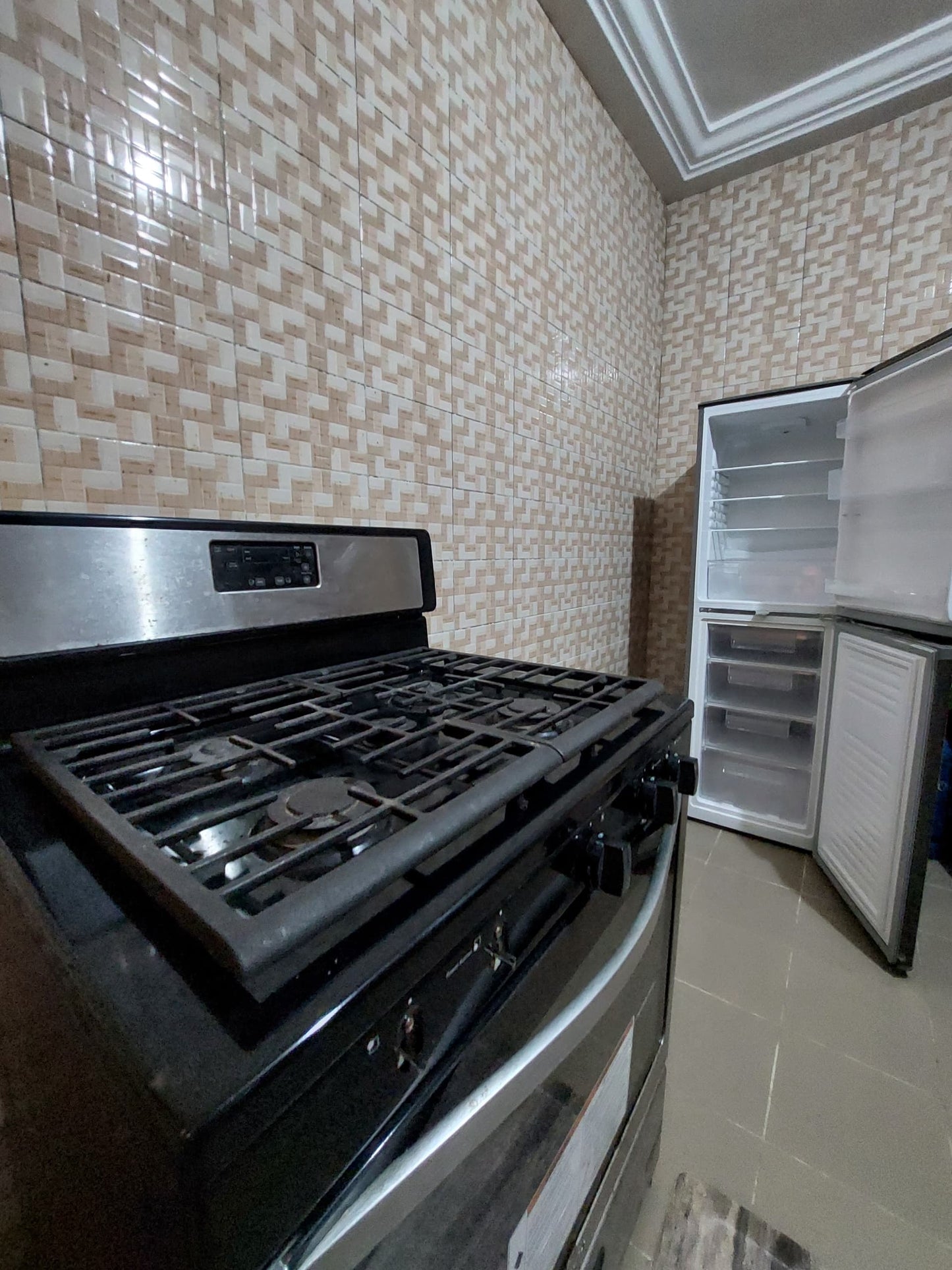 Appartement meublé 3 chambres à louer à Avepozo – 300000 FCFA