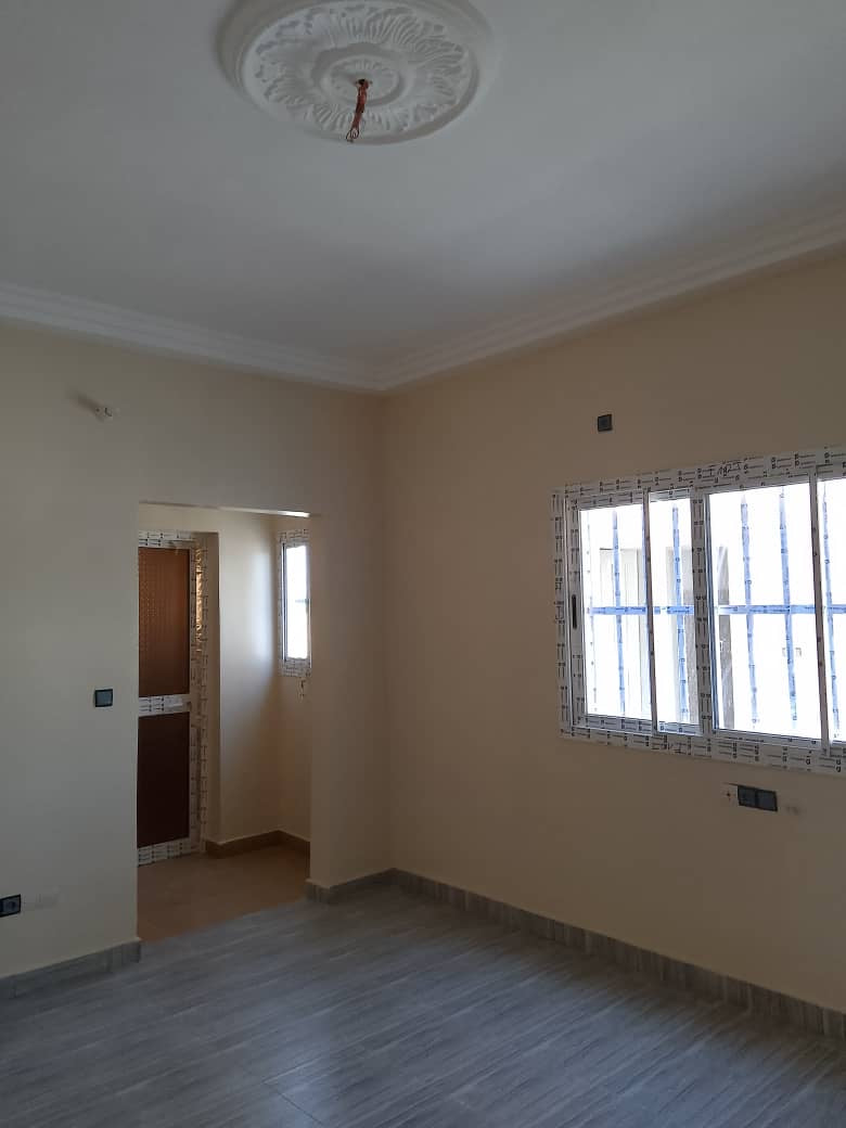 UNE VILLA À VENDRE ET EN LOCATION À ADÉTIKOPÉ - 04 CHAMBRES, 01 SALON, 01 CUISINE