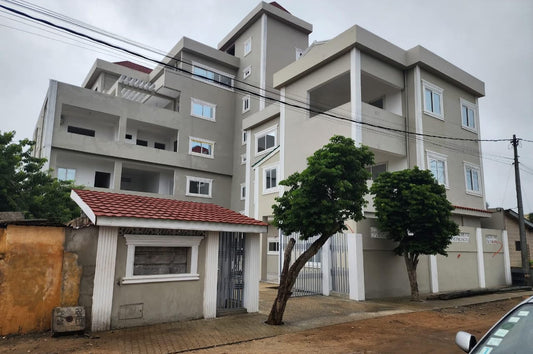 À VENDRE – Villa ou immeuble R+4 de 34 pièces à Kodjoviakopé | 700 m² | Titre foncier | 1,5 milliard FCFA