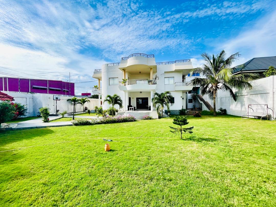 UNE VILLA À VENDRE À BAGUIDA À 50M DU GOUDRON, CÔTÉ PLAGE - 18 PIÈCES