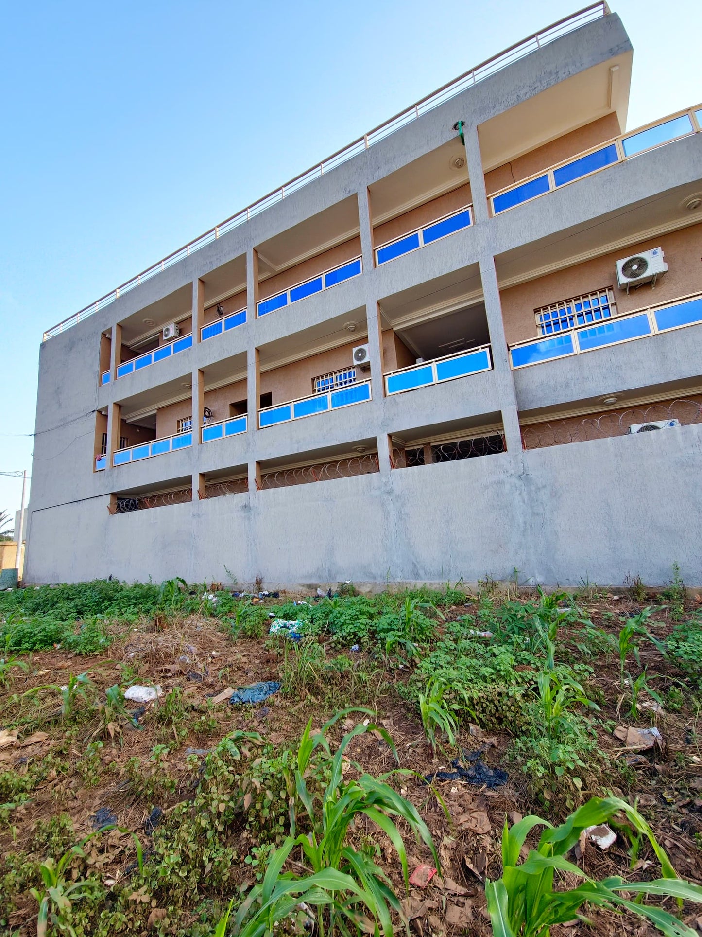 IMMEUBLE DE 16 PIÈCES À VENDRE À AGOÈ LOGOPÉ