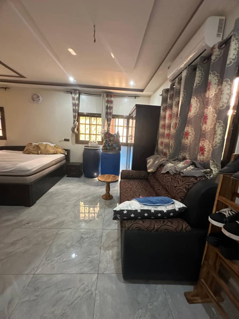 À VENDRE – VILLA DUPLEX DE 7 PIÈCES À AKEPEDO