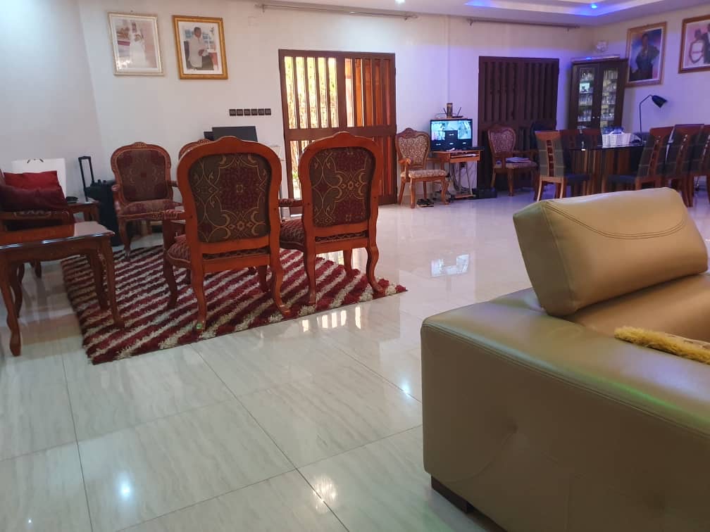 Villa meublée 5 chambres à vendre à Agoè Telessou – 400 millions FCFA