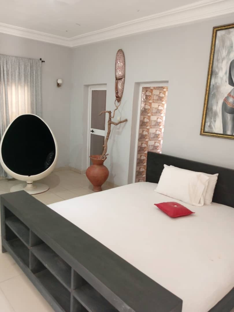 RÉSIDENCE 17 CHAMBRES À VENDRE À BAGUIDA – DEVEGO | TITRE FONCIER
