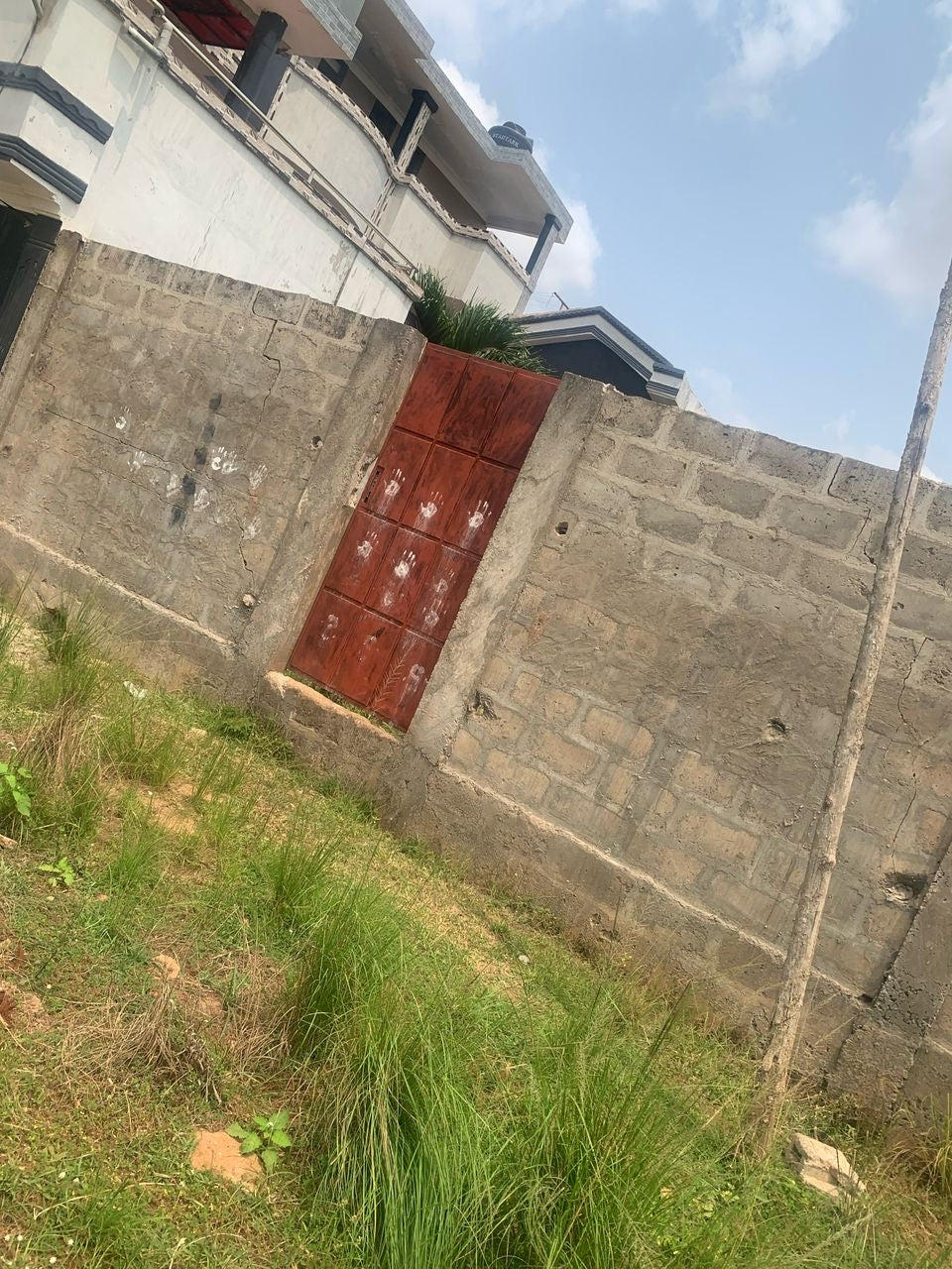 TERRAIN CLÔTURÉ À VENDRE À AKATO – 8 MILLIONS SEULEMENT !