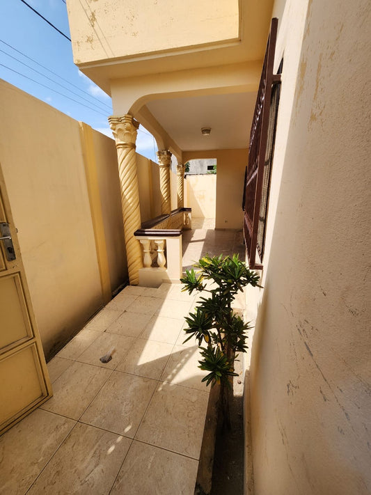 UNE VILLA À VENDRE À HEDZRANAWOE TOGO 2000 - 2 CHAMBRES, 2 WC DOUCHES, GARAGE