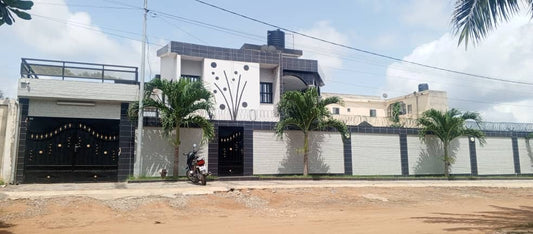 LOCATION VILLA DUPLEX MEUBLÉE À AVENOU (5 CHAMBRES, PISCINE)