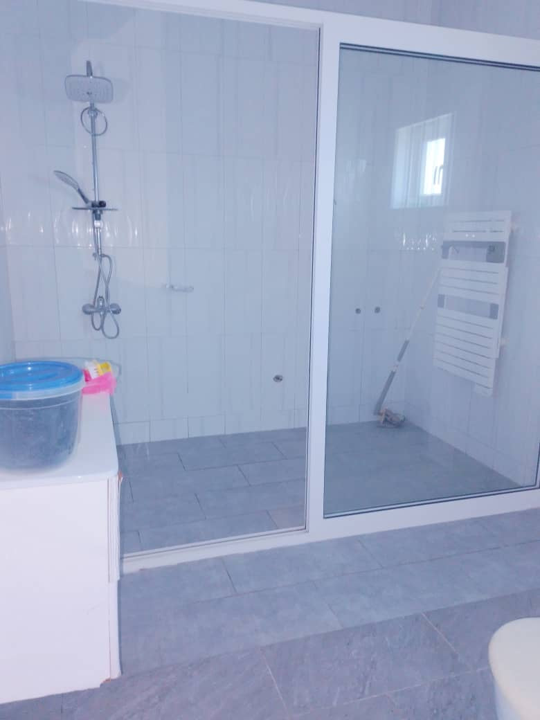 UN IMMEUBLE 7 PIÈCES À VENDRE À BAGUIDA À 70M DU GOUDRON