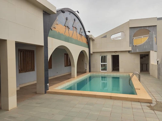 UNE VILLA À VENDRE À AGOÈ CARREFOUR BLEU - 7 PIÈCES, 200 MILLIONS FCFA