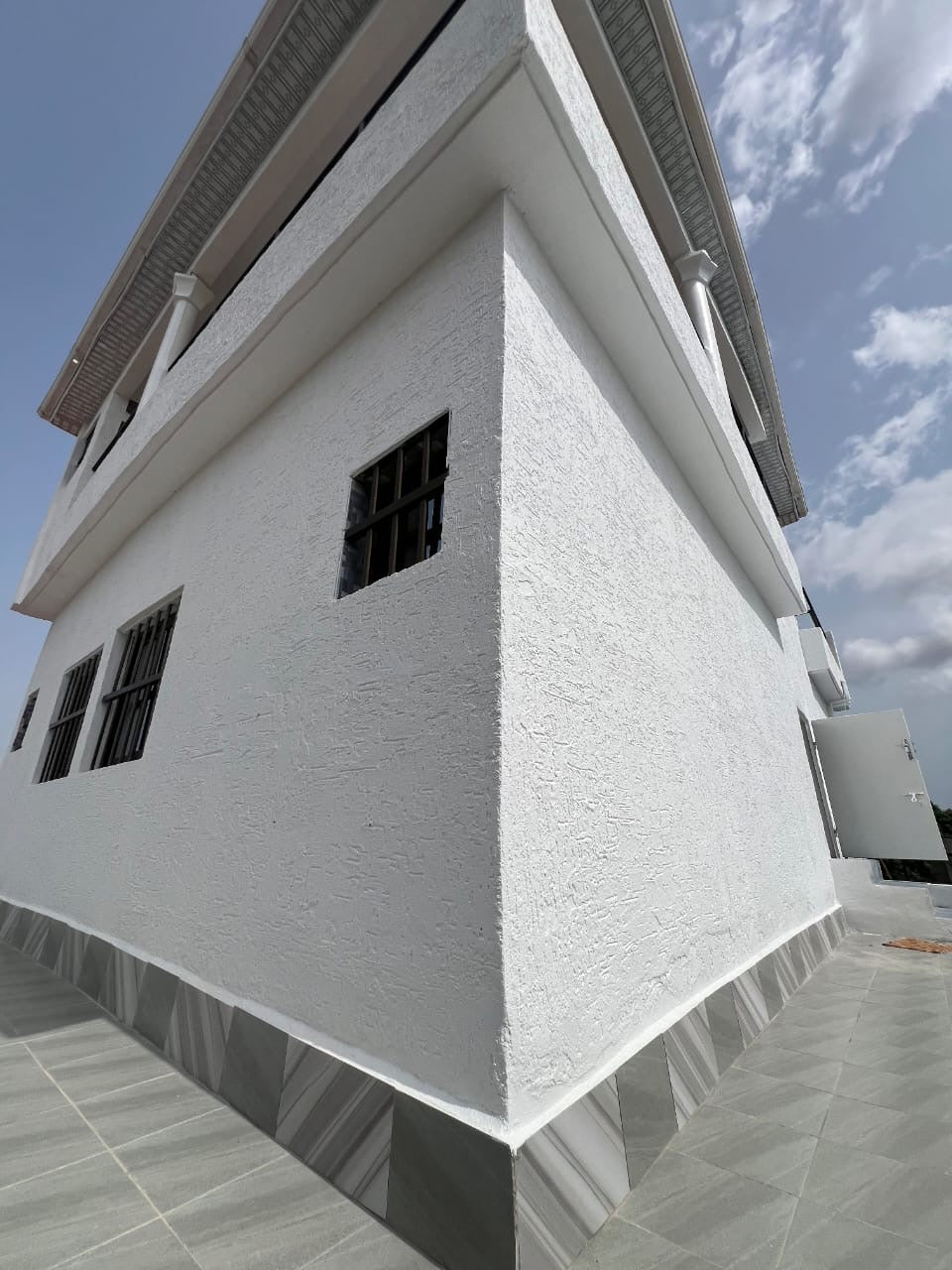 VILLA 6 PIÈCES À VENDRE À ZANGUÉRA KLÉMÉ – 300m²