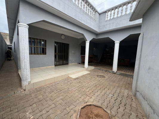 LOMÉ - NANÉGBÉ – VILLA 3 CHAMBRES À VENDRE SUR 300 M²