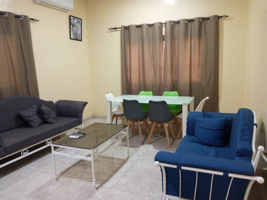 À LOUER – VILLA MEUBLÉE 4 PIÈCES (3 CHAMBRES, 1 SALON) À ADIDOGOMÉ MOKPOKPO