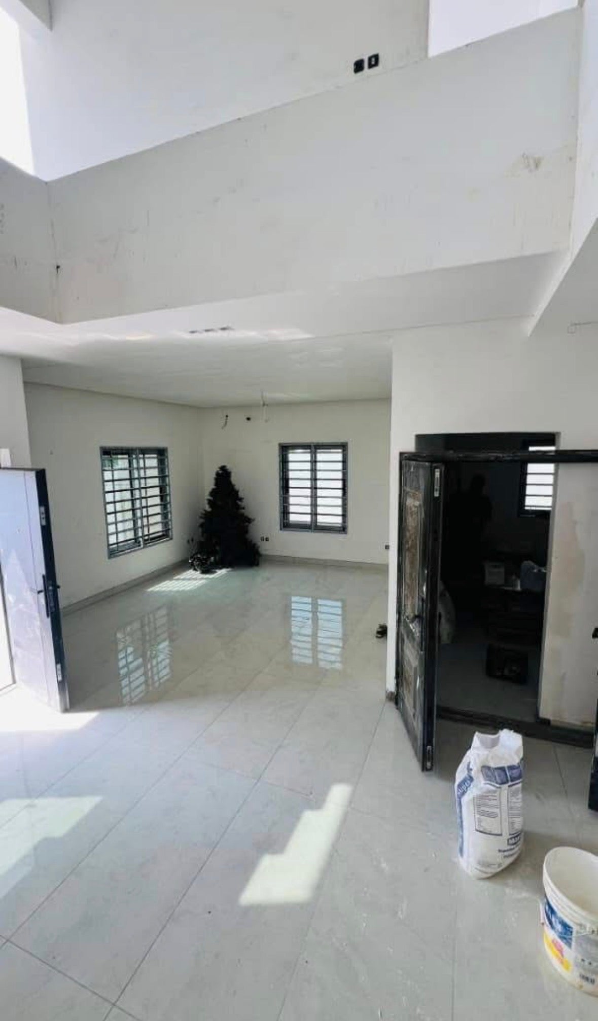 MAGNIFIQUE VILLA A VENDRE Zanguéra,150m du goudron