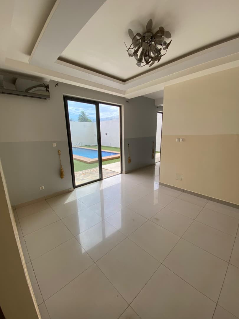 VILLA DUPLEX 5 CHAMBRES À LOUER À TOTSI 2N