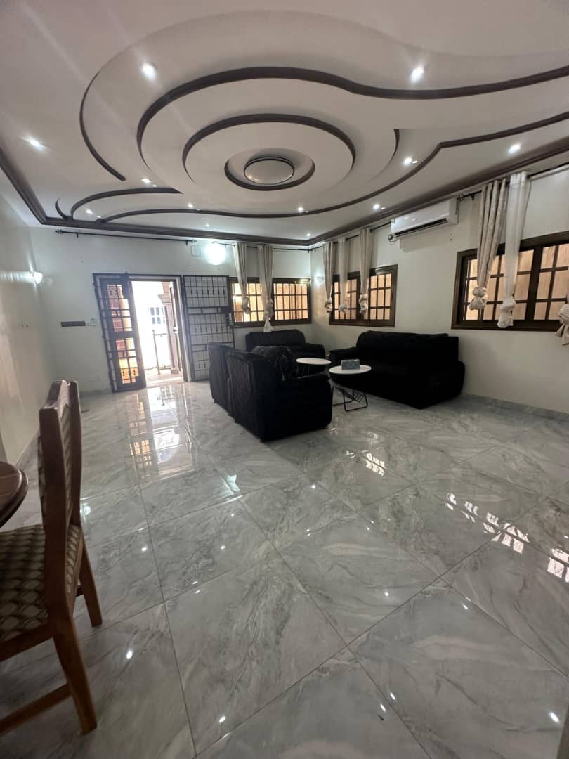 À VENDRE – VILLA DUPLEX DE 7 PIÈCES À AKEPEDO