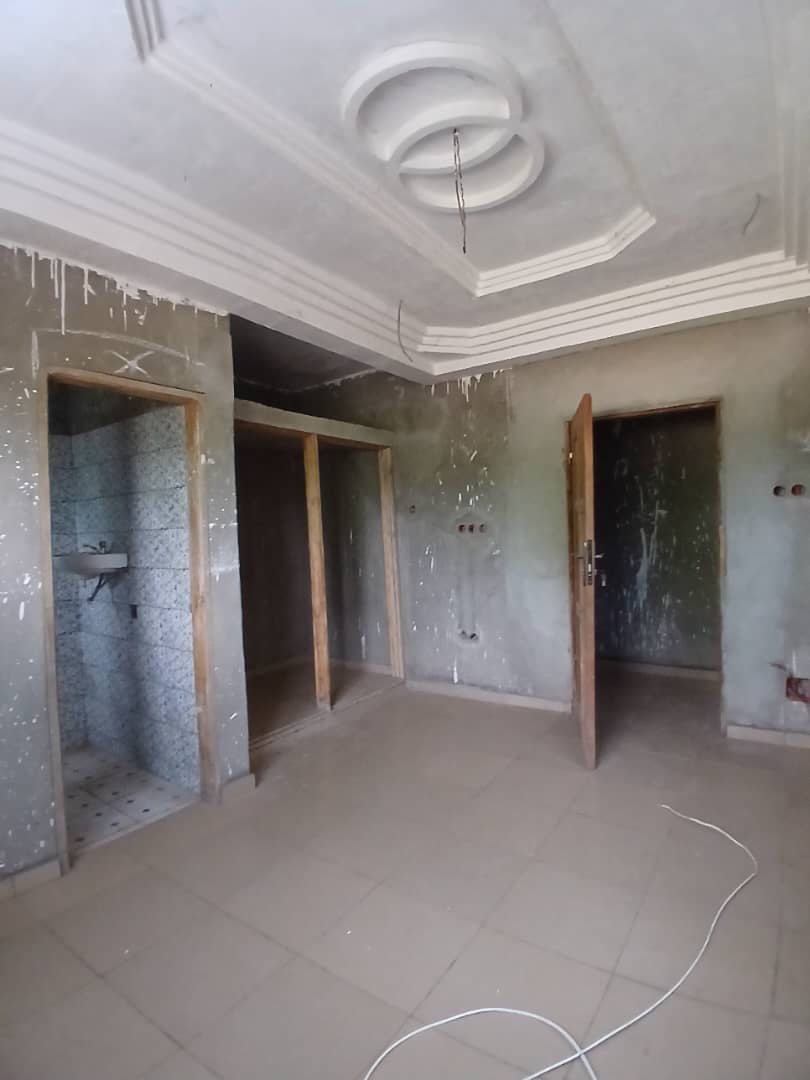 VILLA 5 PIÈCES À VENDRE À KPALIMÉ – 3/4 DE LOT | TAMPON OTR