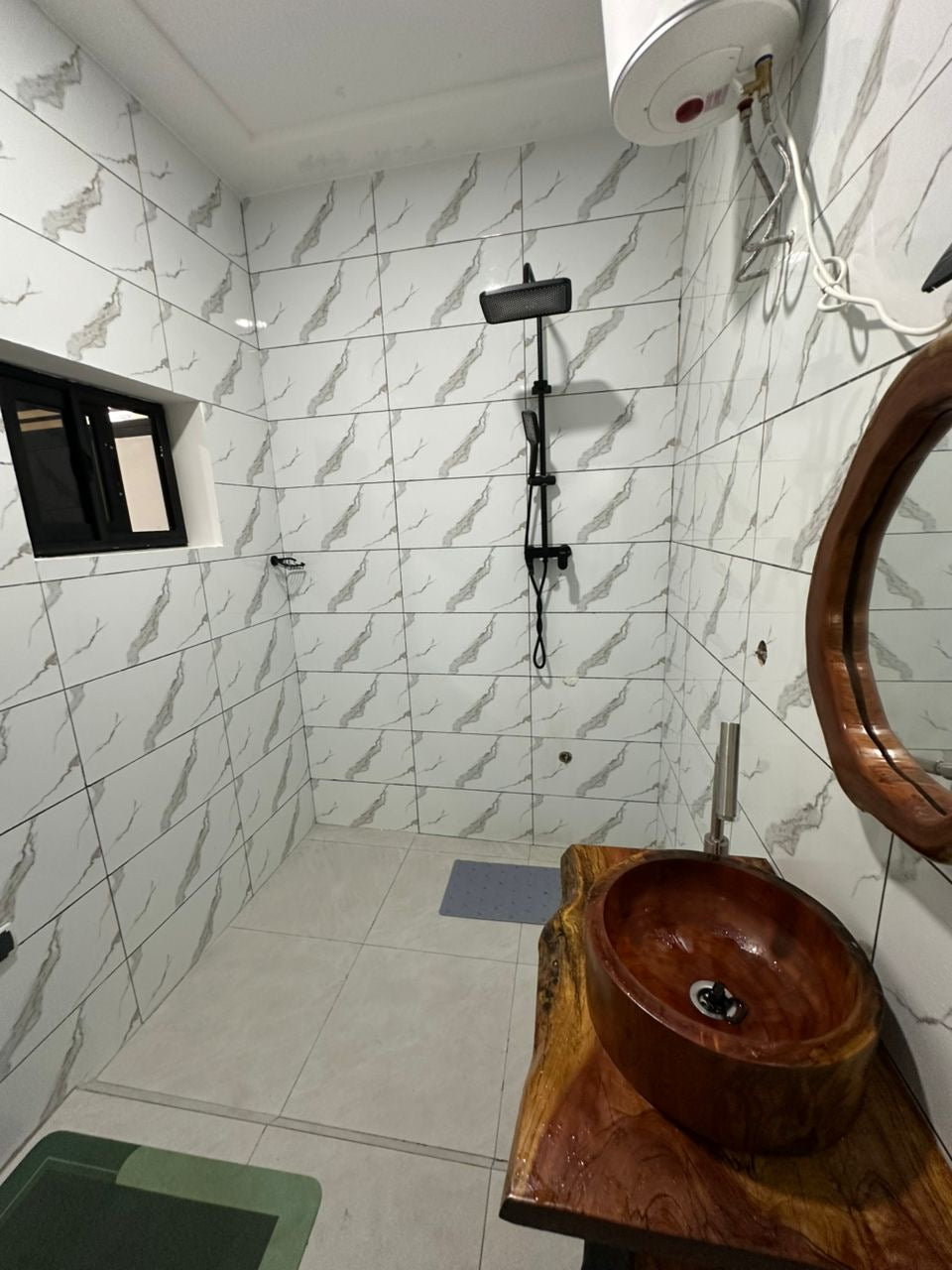 Studio meublé en location à Totsi Gbinkomé – 200000 FCFA / mois