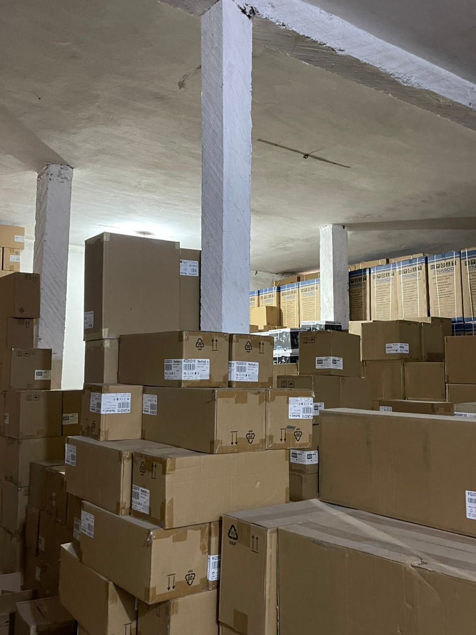 GRAND ENTREPOT À VENDRE À COLOMBE DE LA PAIX – LOMÉ CENTRE – 600 M² – BORDURE DE ROUTE – TITRE FONCIER DISPONIBLE