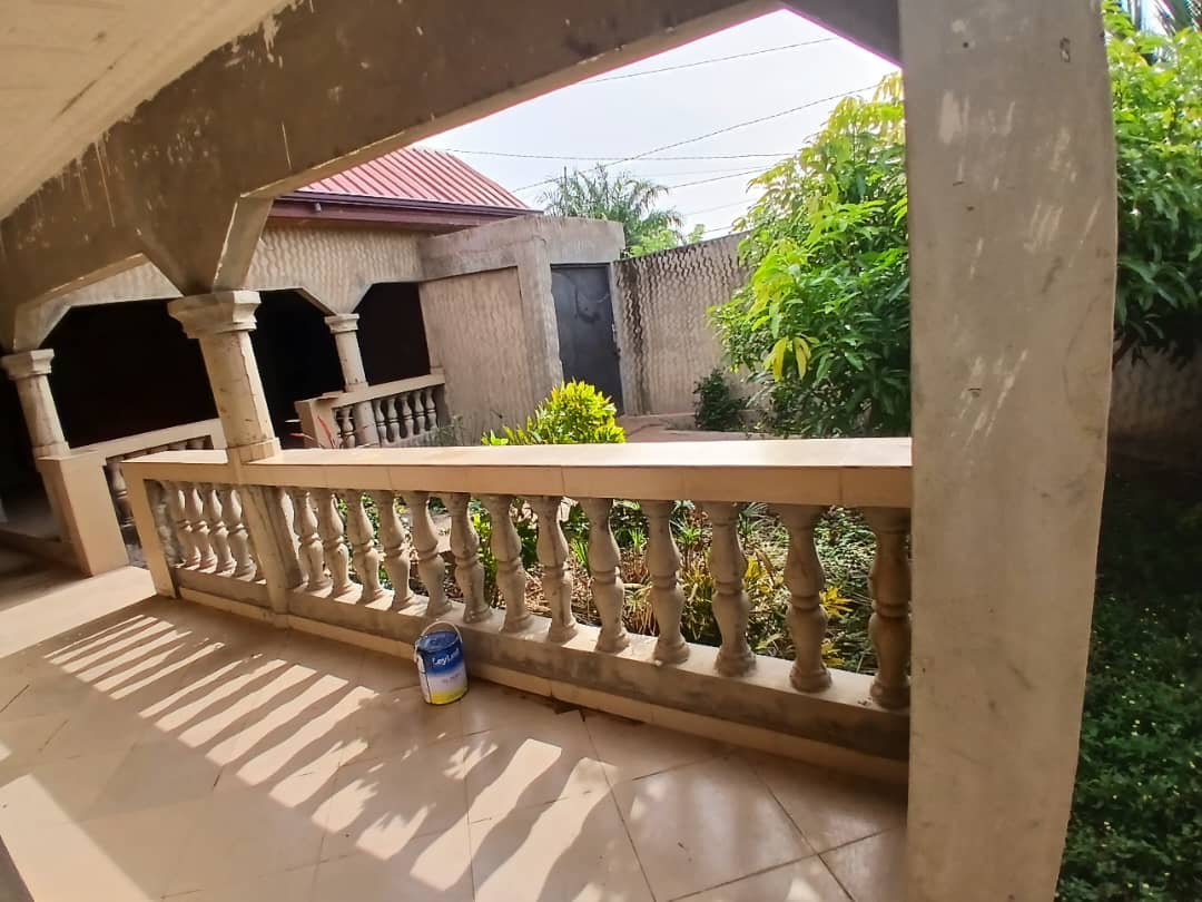 VILLA 5 PIÈCES À VENDRE À KPALIMÉ – 3/4 DE LOT | TAMPON OTR