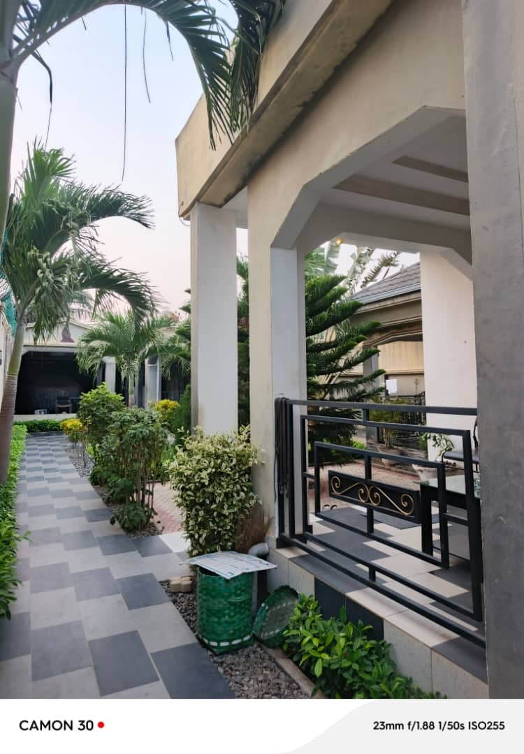VILLA 2 PIÈCES À VENDRE À ADIDOGOMÉ LOGOTÉ – 1/2 LOT | TITRE FONCIER