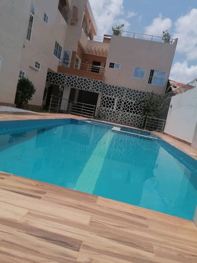 LOCATION VILLA À LOUER À AGOÉ ASSIYÉYÉ (11 CHAMBRES, PISCINE)