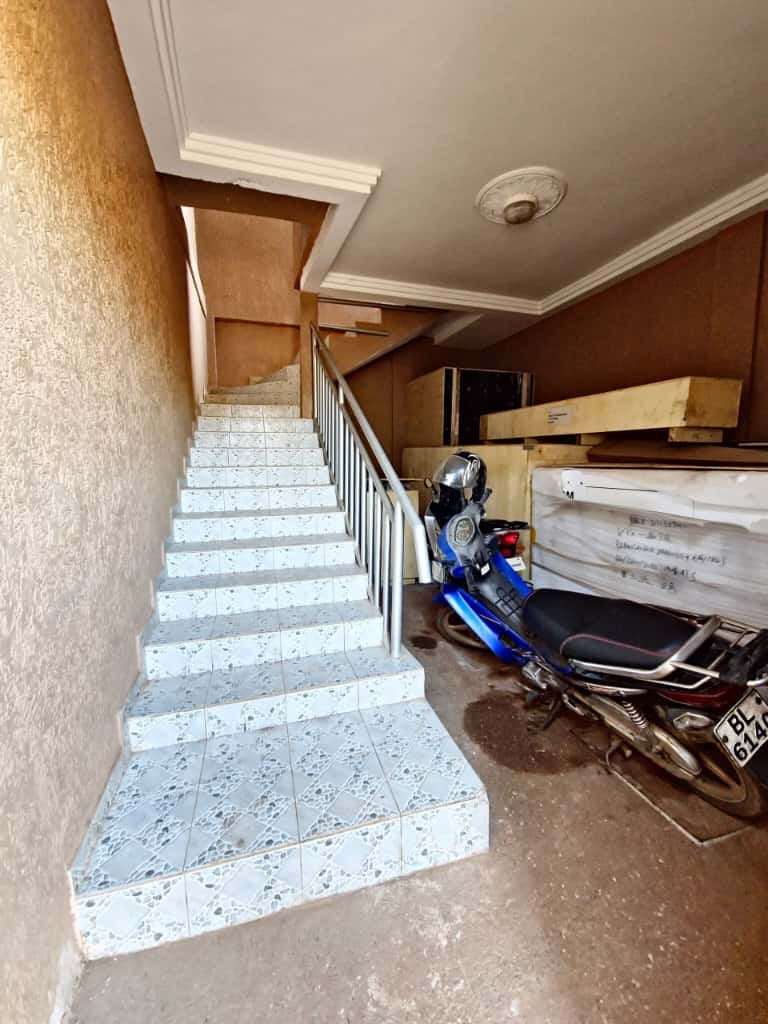 IMMEUBLE DE 16 PIÈCES À VENDRE À AGOÈ LOGOPÉ