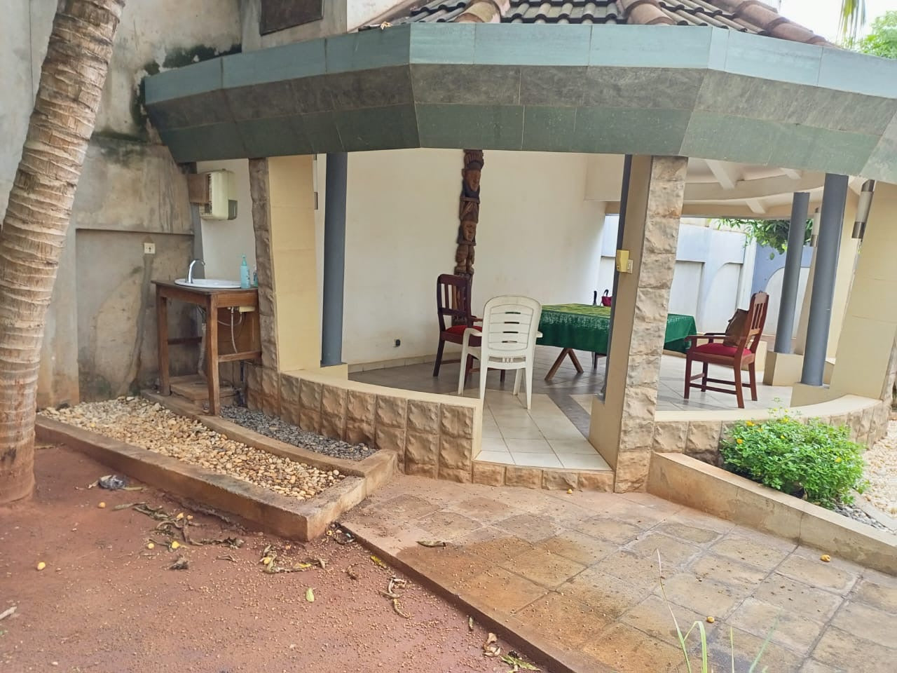 UNE VILLA À VENDRE À AGOÈ CARREFOUR BLEU - 7 PIÈCES, 200 MILLIONS FCFA