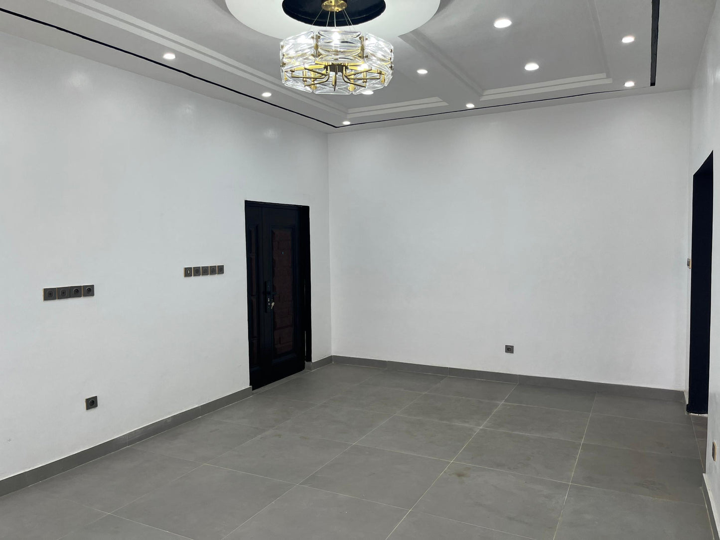 VILLA 6 PIÈCES À VENDRE À SEGBE AKATO – 60 MILLIONS