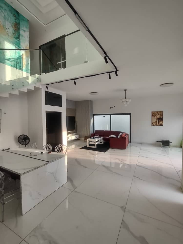 Villa duplex 3 chambres à louer à Baguida – 1 million FCFA par mois