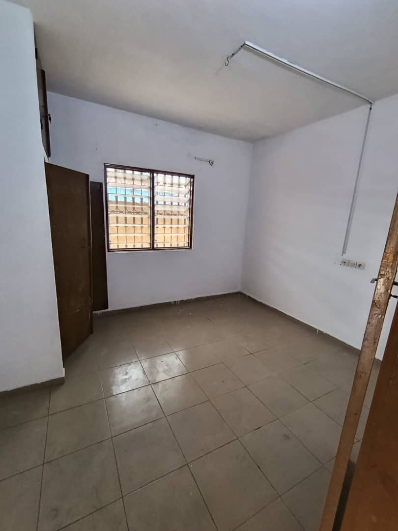 VILLA DE 9 PIÈCES À VENDRE À HÉDZRANAWOÉ